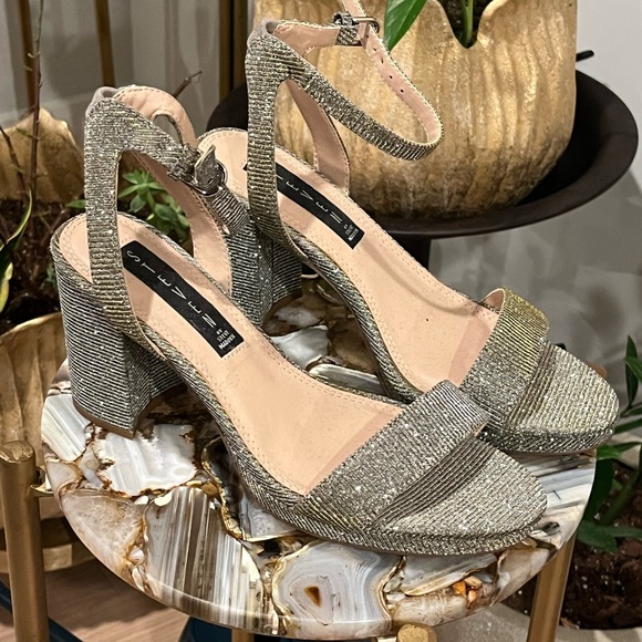 Elegant Silver Block Heel Sandals - Picture 1 of 6
